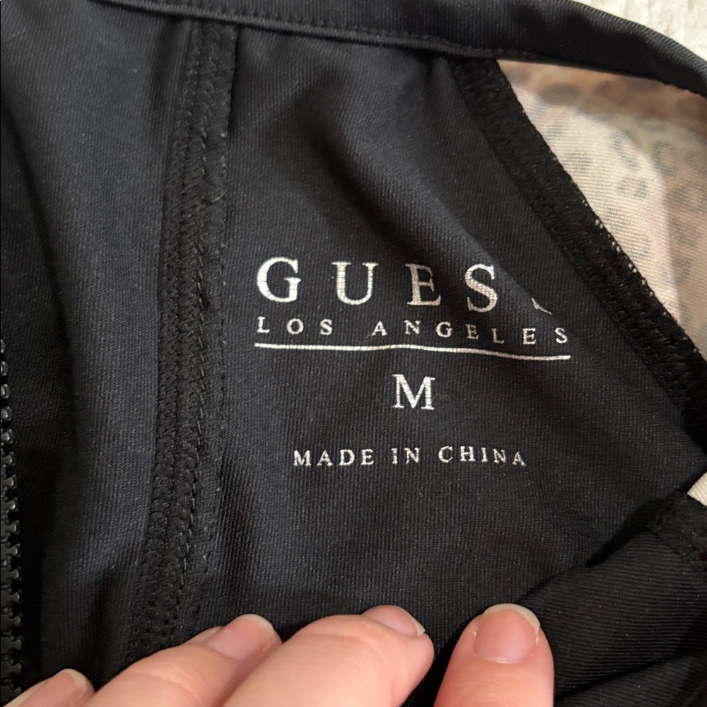 [GUESS] Black/Leopard Print Short Sleeve Swim Top - Size Medium - Picture 2 of 5